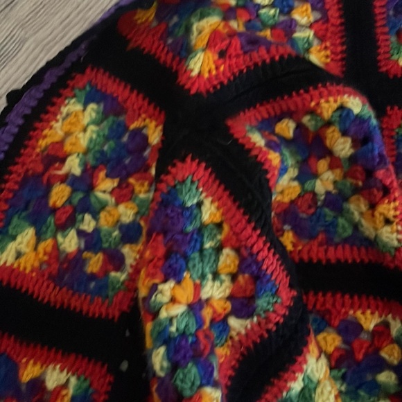 Vintage granny square shawl - Picture 2 of 4